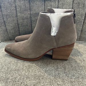 Never worn Vince Camuto boot